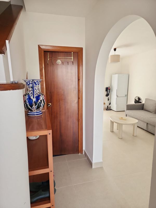 Entrée avec arche de la maison Las Golondrinas à Benicarló